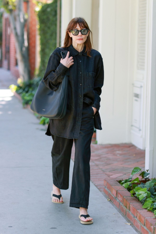 Elizabeth Olsen Out and About on Melrose Place, April 2025 2