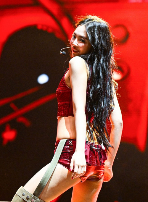 Jennie Performs at 2025 Coachella Valley Festival, Weekend 1, Day 2, April 2025 1