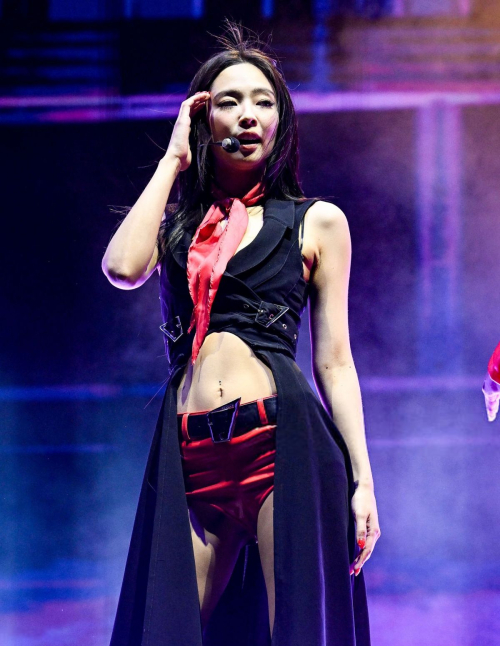 Jennie Performs at 2025 Coachella Valley Festival, Weekend 2, Day 3, April 2025 6