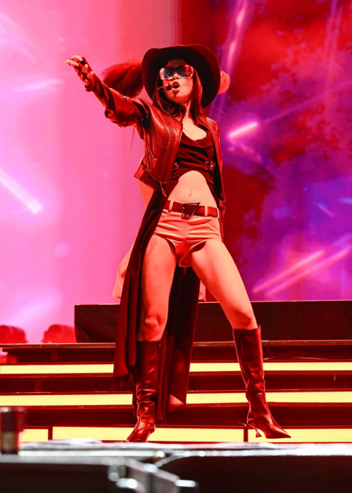 Jennie Performs at 2025 Coachella Valley Festival, Weekend 2, Day 3, April 2025 7