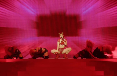 Lalisa Manobal performs at Coachella Sahara Stage, April 2025 3