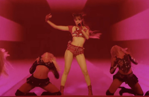 Lalisa Manobal performs at Coachella Sahara Stage, April 2025 5