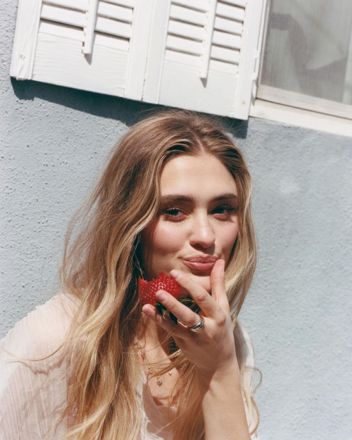 Lizzy Greene for ODDA Magazine, April 2025 1