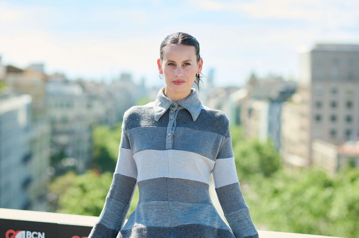 Milena Smit at Los Sin Nombre Photocall in Barcelona, April 2025