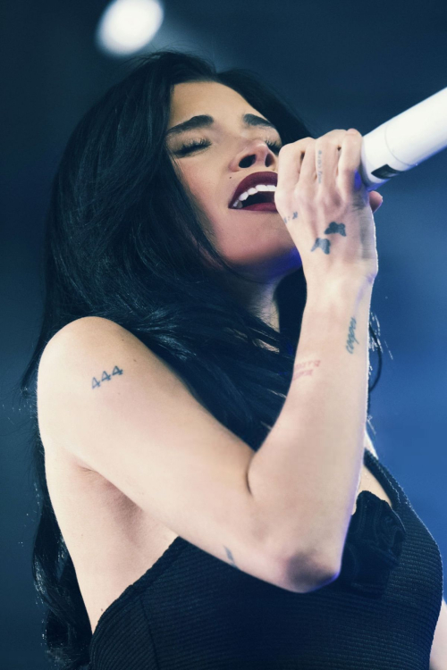 Nessa Barrett Performs at History in Toronto, February 2025 2