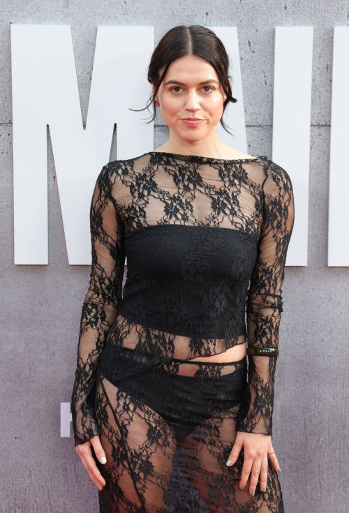 Nina Kiri at Handmaid’s Tale Season 6 Premiere, April 2025 2