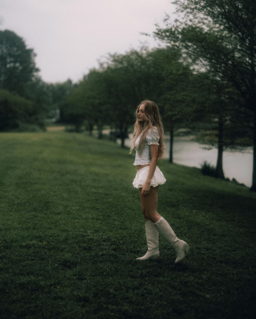 Sophia Diamond at a Photoshoot, April 2025 2