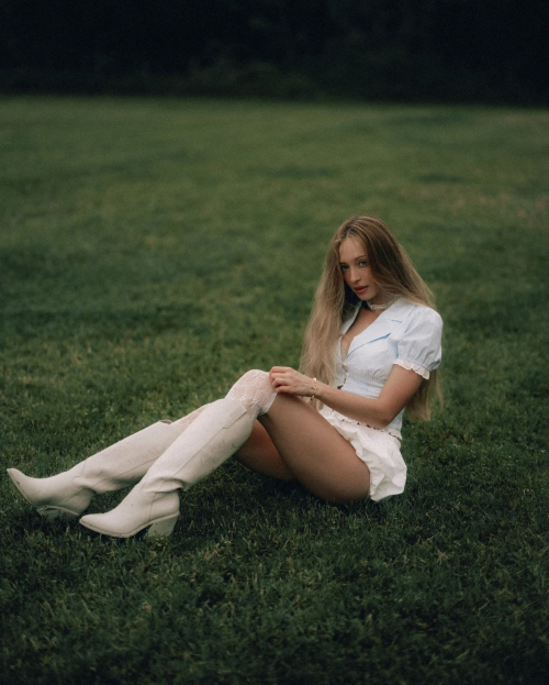 Sophia Diamond at a Photoshoot, April 2025 3