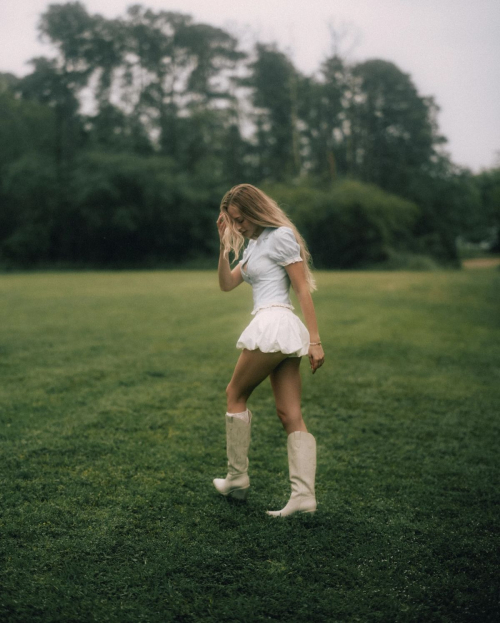 Sophia Diamond at a Photoshoot, April 2025 4