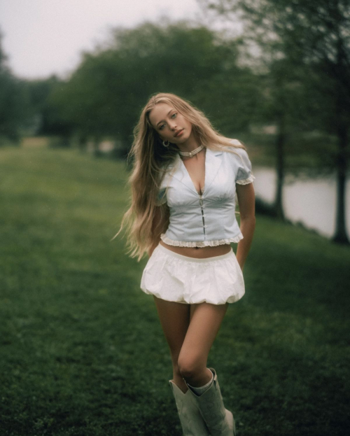 Sophia Diamond at a Photoshoot, April 2025 6