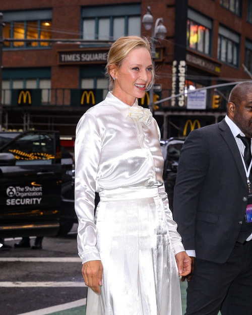 Uma Thurman at Good Night Broadway Opening, April 2025 1
