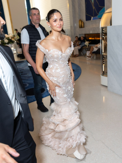 Alia Bhatt Leaves Hotel Martinez at Cannes Festival, May 2025 5