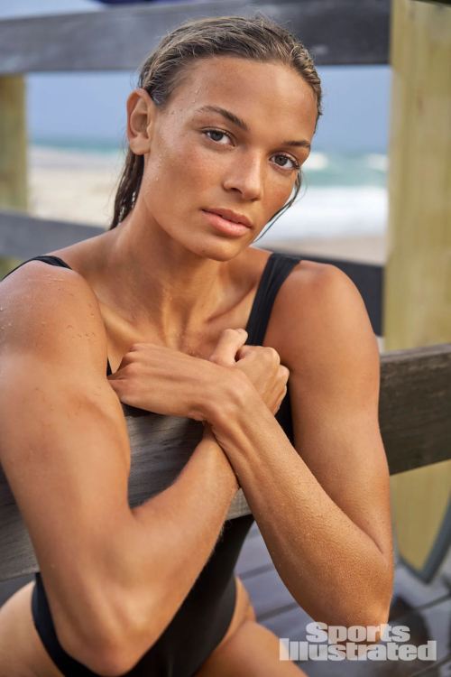 Anna Hall for Sports Illustrated Swimsuit, May 2025 18