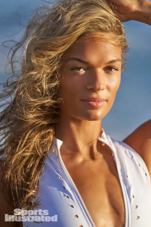 Anna Hall for Sports Illustrated Swimsuit, May 2025 33