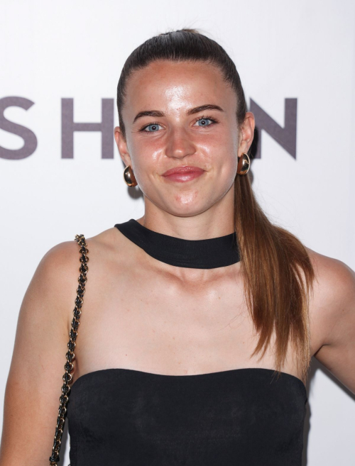 Anouk Denton at Women