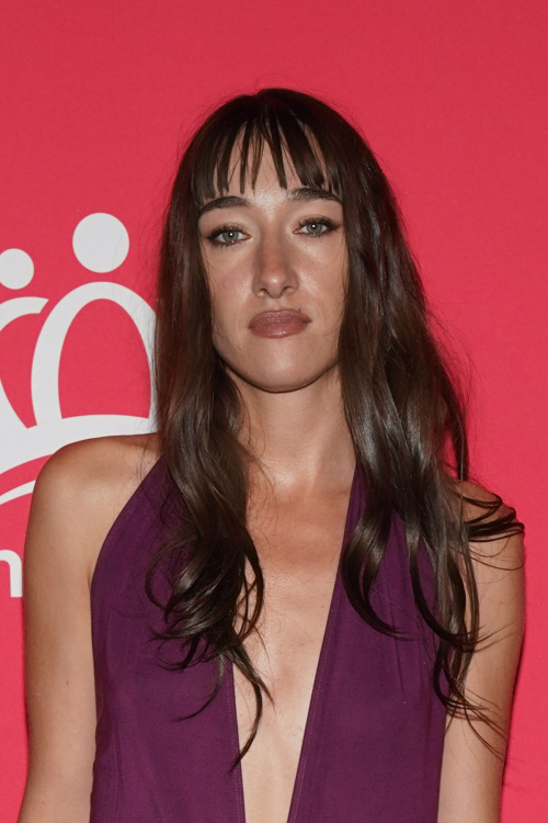 Bella Tilbury at The King