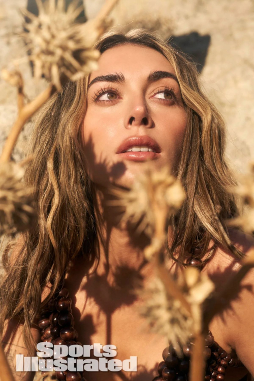 Brianna Lapaglia for Sports Illustrated Swimsuit, May 2025 8