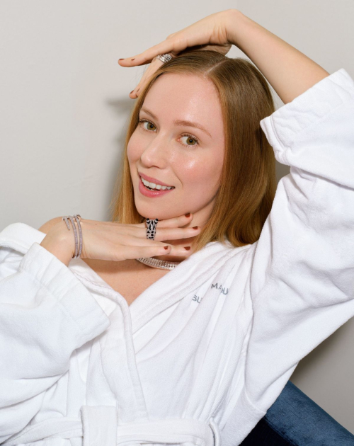 Hannah Einbinder Town & Country, May 2025 4