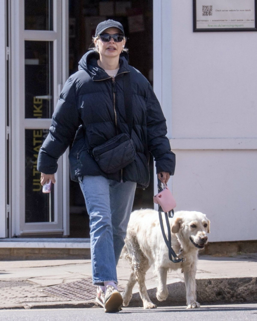 Holly Willoughby Out with Her Dog, May 2025 1