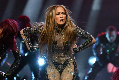 Jennifer Lopez Hosts American Music Awards in Las Vegas, May 2025 3