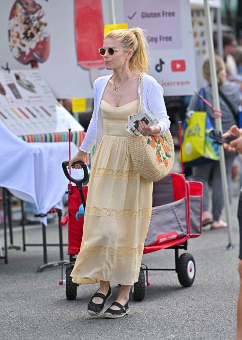 Kate Mara at Los Angeles Farmers Market Visit, May 2025 6