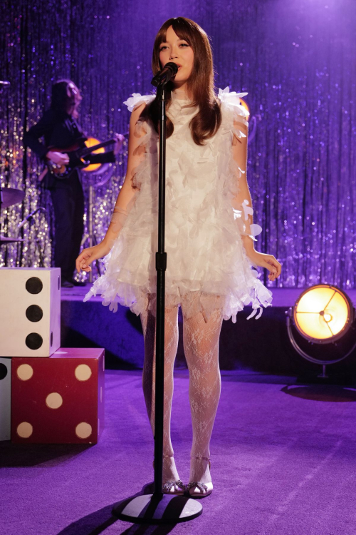 Laufey Performs at Jimmy Kimmel Live Show, May 2025 8