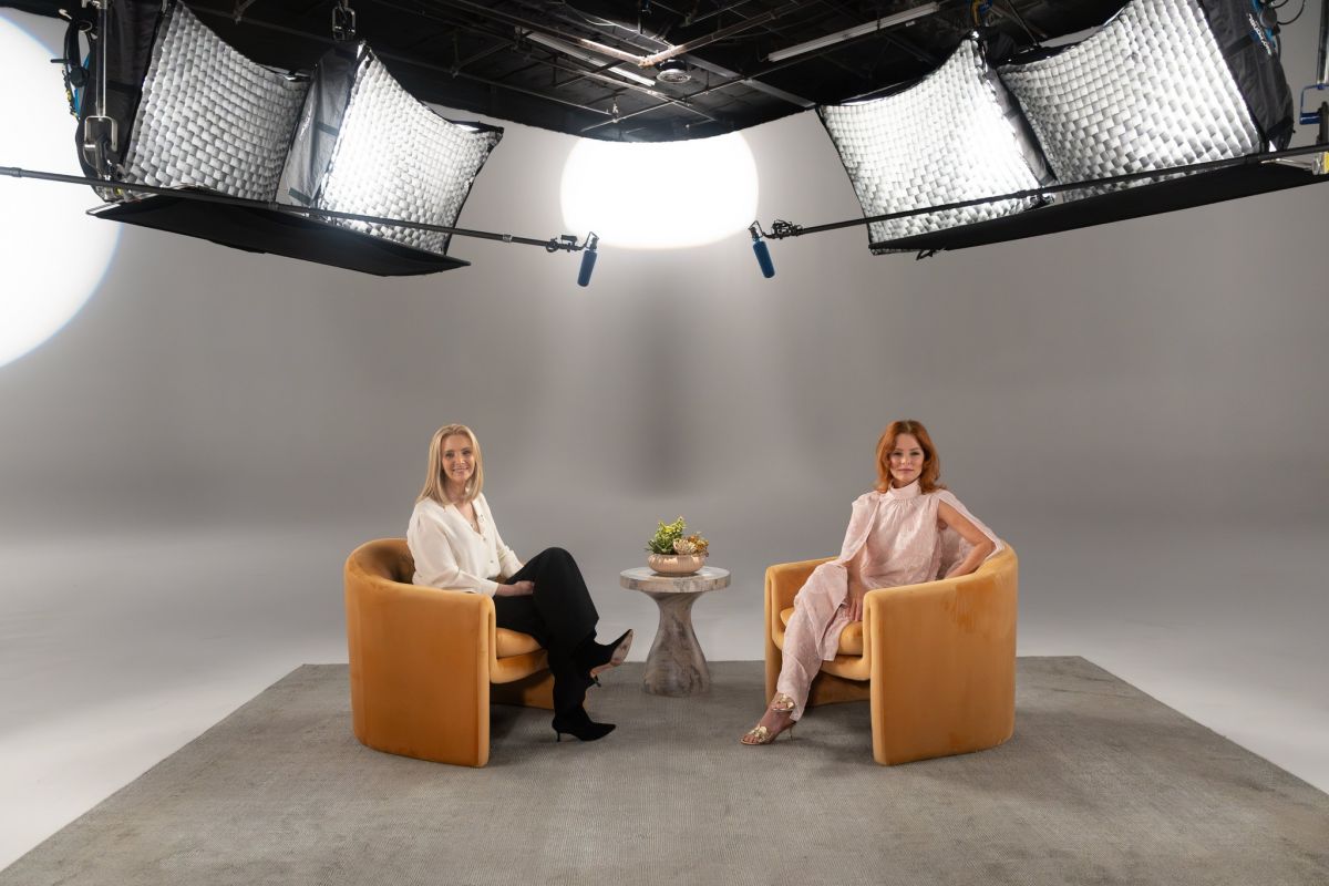 Lisa Kudrow and Parker Posey TV chat, May 2025