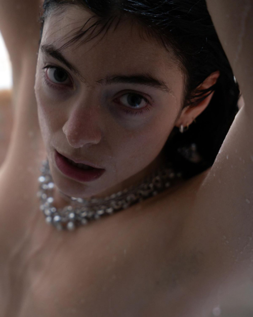 Lorde for Re-Edition Issue 23, Spring/Summer 2025 2