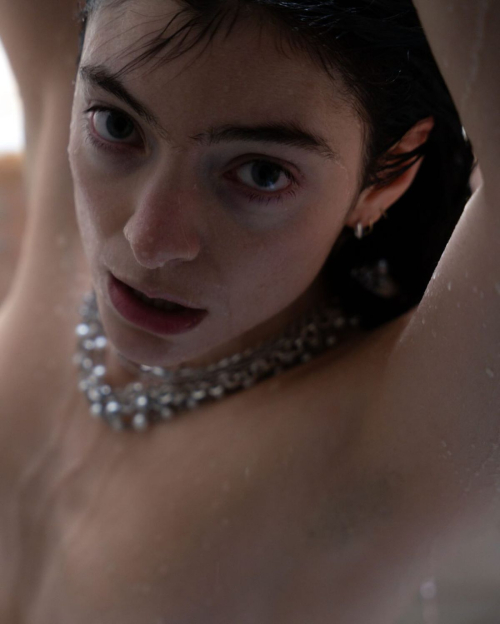 Lorde for Re-Edition Issue 23, Spring/Summer 2025 4