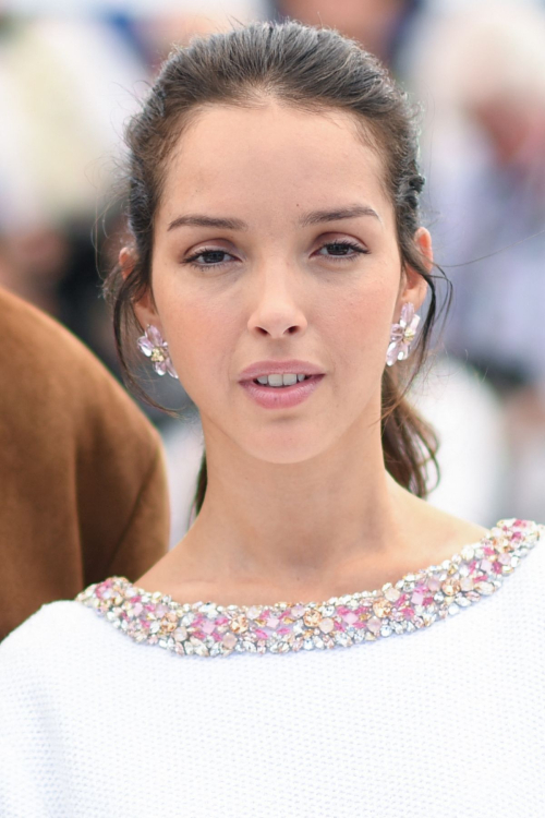 Lyna Khoudri at 13 Days 13 Nights Photocall Cannes, May 2025 7