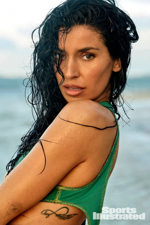 Nicole Williams Graces SI Swimsuit Issue, May 2025 7