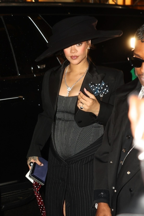 Pregnant Rihanna Back at Hotel After Met Gala, May 2025 1