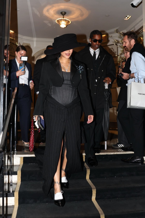 Pregnant Rihanna Back at Hotel After Met Gala, May 2025 2