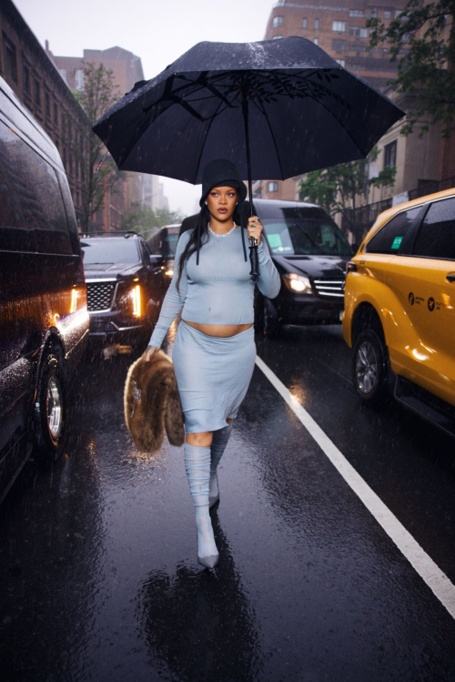Pregnant Rihanna Out and About in New York City, May 2025 1