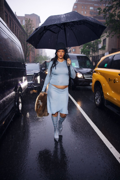 Pregnant Rihanna Out and About in New York City, May 2025 2