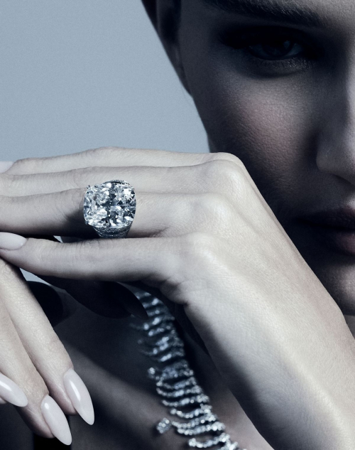 Rosie Huntington-Whiteley in Harper’s Bazaar, June 2025 2