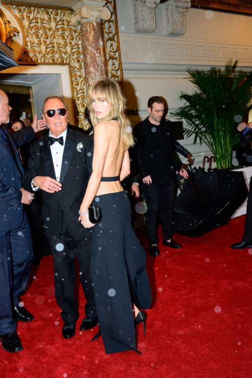 Suki Waterhouse and Michael Kors Arrive at 2025 Met Gala, May 2025 1