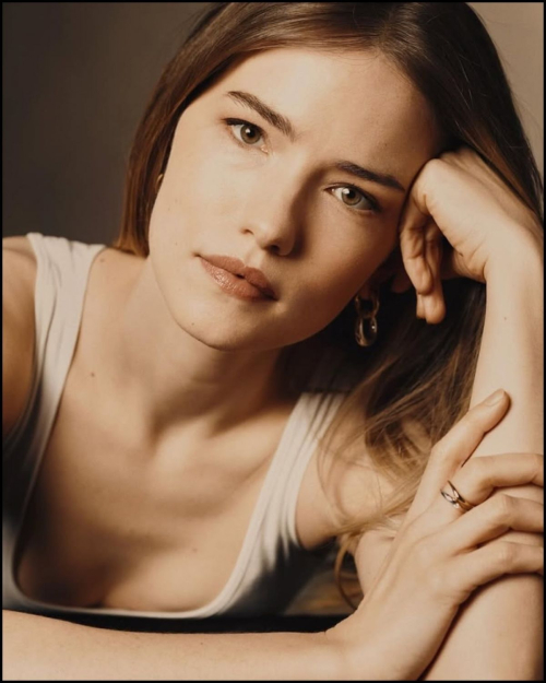 Willa Fitzgelard for Netflix Feature, May 2025 1