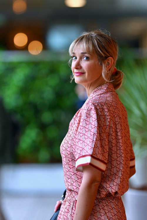 Caroline Anglade's Trendy Look at Roland Garros 2025