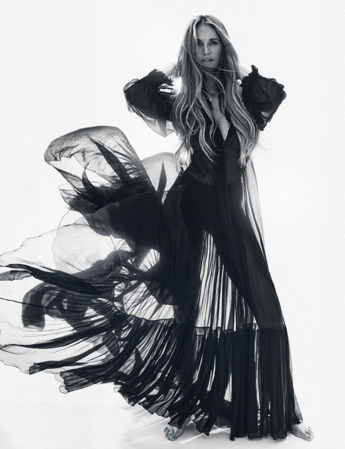 Elle Macpherson for Elle Spain, July 2025 6
