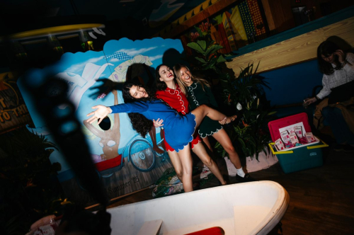 Genevieve Hannelius Trew Mullen Moa Fisher at Club RA, May 2025 6