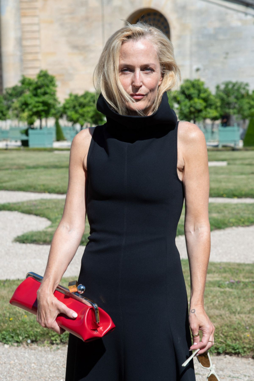 Gillian Anderson at Jacquemus Fashion Show, June 2025 3