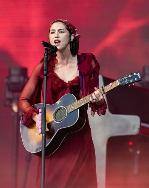 Gracie Abrams Performs at Glastonbury, June 2025 1