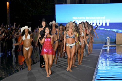 Jena Sims at Sports Illustrated Show Miami, June 2025 29