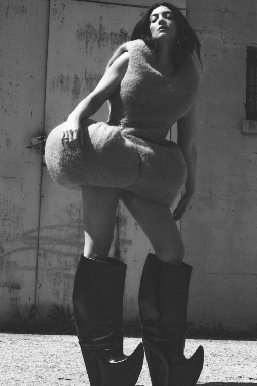 Lorde for Vogue Australia, July 2025 14