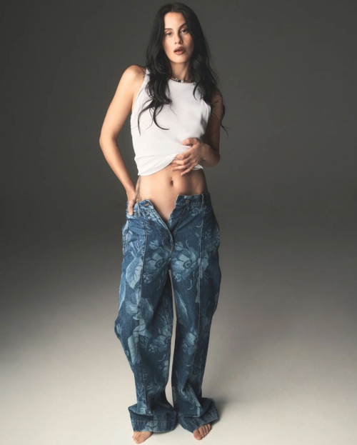 Milena Smit for Mujer Hoy, July 2025 4