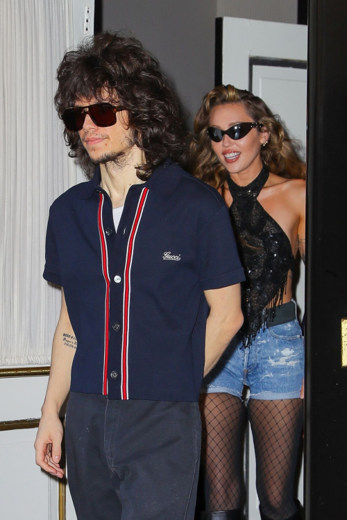 Miley Cyrus leaves the Carlyle Hotel in NYC, June 2025 1