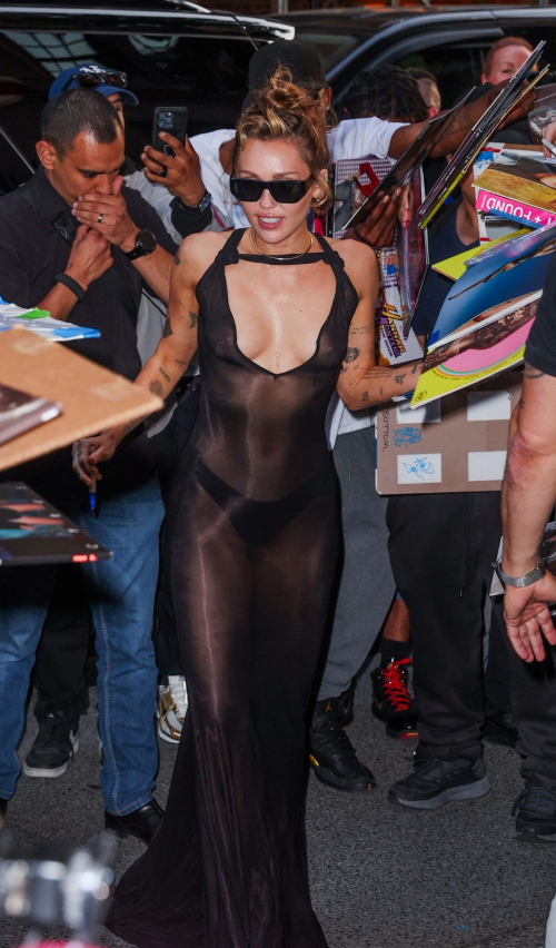 Miley Cyrus Returns to Hotel in NYC, June 2025 4