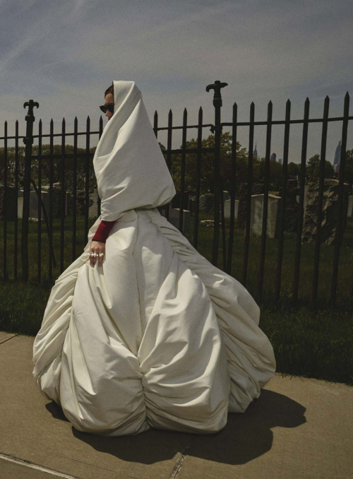 Phoebe Tonkin in Vogue Australia, June 2025 9