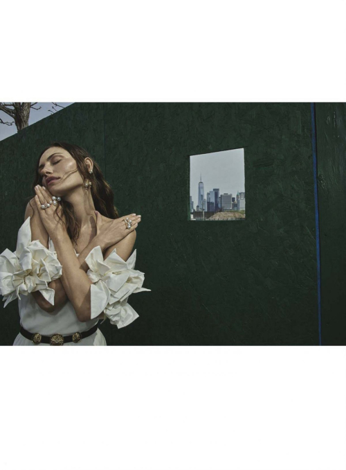 Phoebe Tonkin in Vogue Australia, June 2025 12